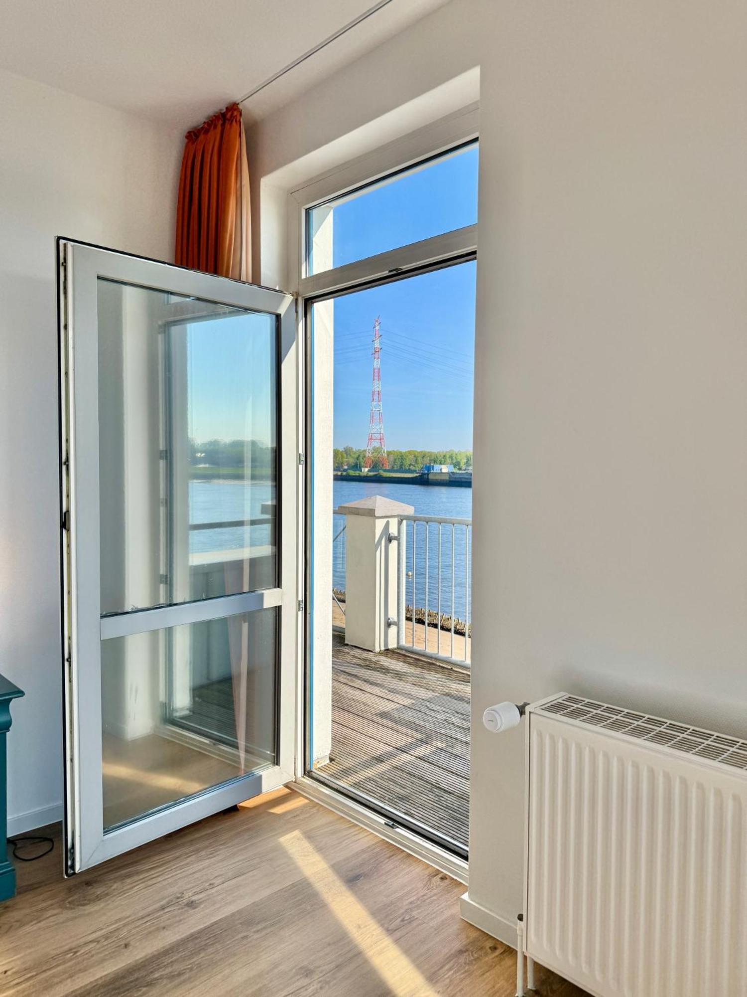 Gaestehaus Weserblick Am Weser-Sandstrand Berne Exterior photo